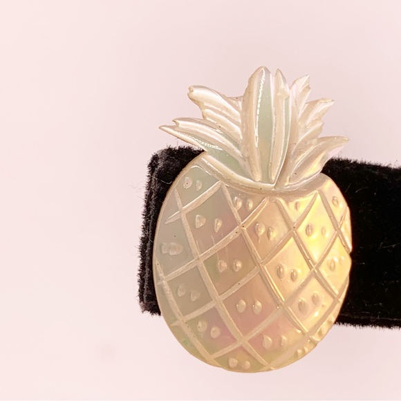 Vintage etched mother of pearl iridescent pineapple earring sterling screw back - Picture 6 of 12